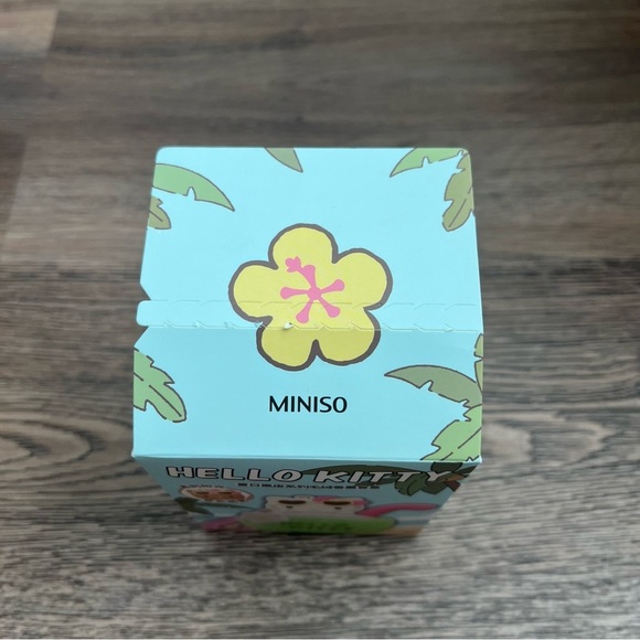 Hello Kitty Miniso Summer Tan Series Confirmed Cherry Smoothie Aroma Pendant - Picture 9 of 9